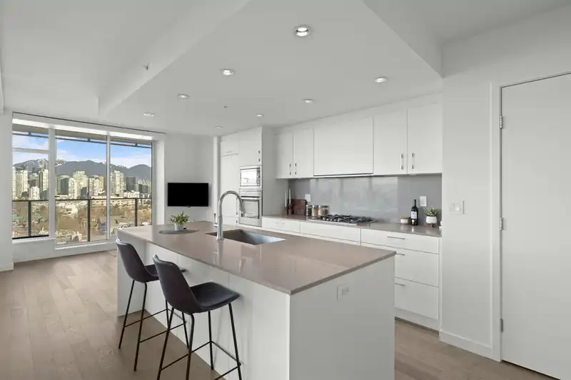 703 2411 HEATHER STREET - photo 1 of 37