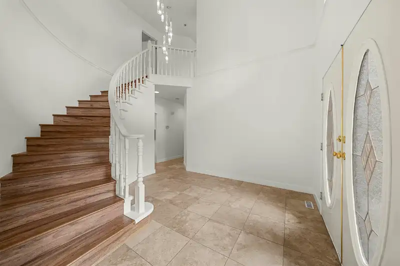 17161 101A AVENUE - photo 2 of 38