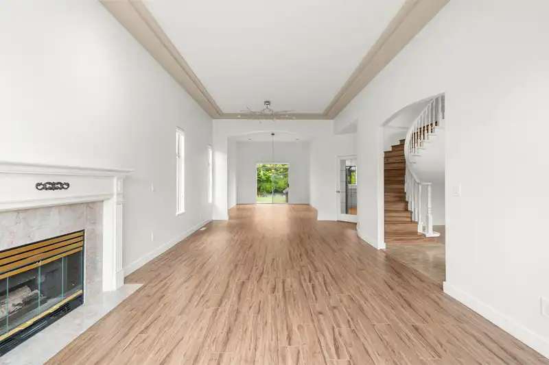 17161 101A AVENUE - photo 3 of 38