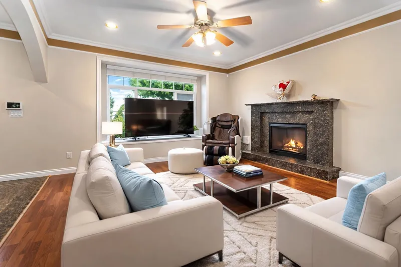 4292 PARKER STREET - photo 2 of 23