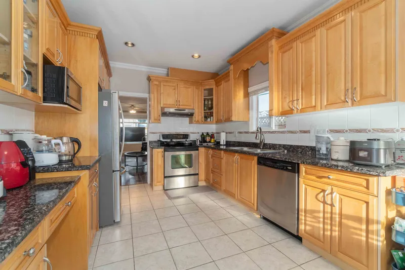 4292 PARKER STREET - photo 4 of 23