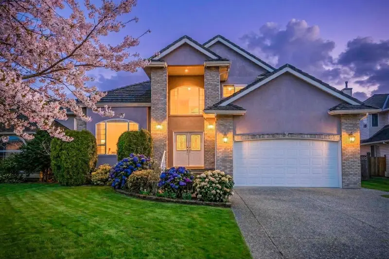 6312 186 STREET - photo 1 of 25