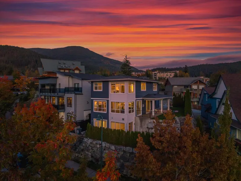 40872 THE CRESCENT - photo 1 of 25