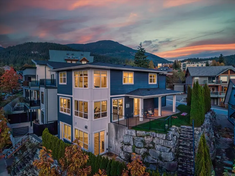 40872 THE CRESCENT - photo 2 of 25