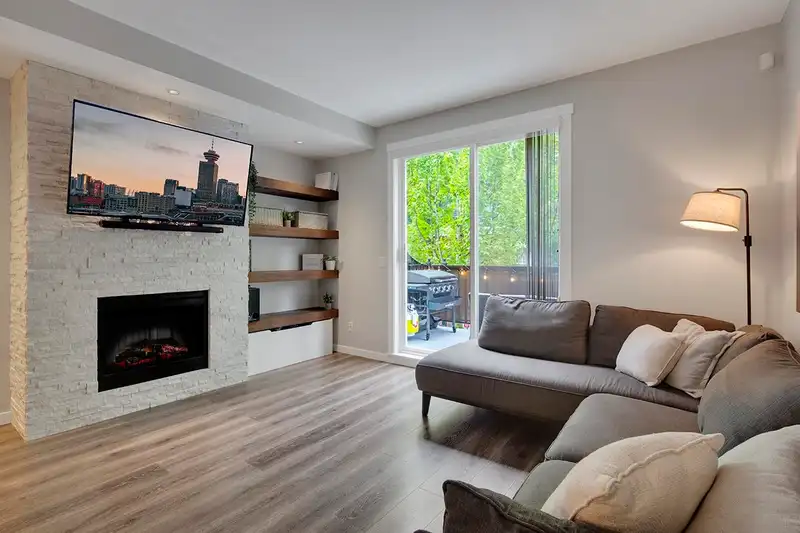 33 18983 72A AVENUE - photo 2 of 37