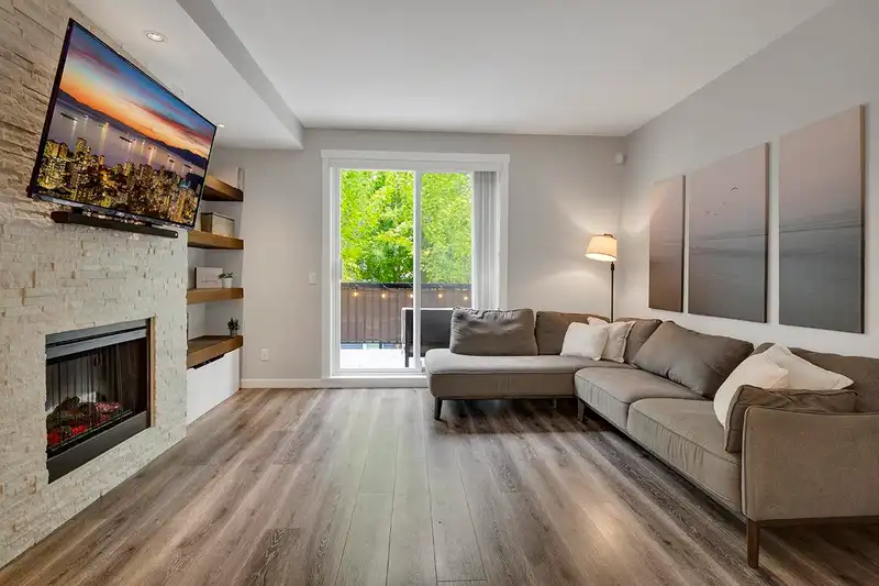 33 18983 72A AVENUE - photo 3 of 37