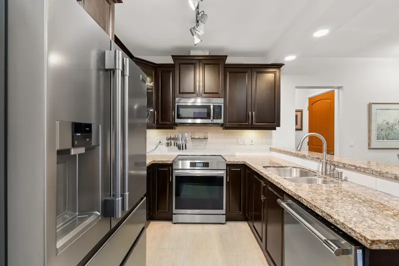 471 8258 207A STREET - photo 3 of 25