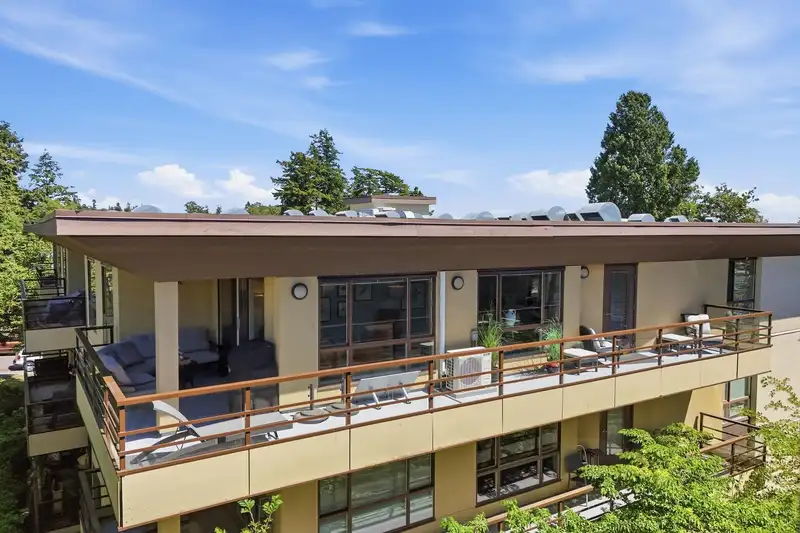 303 15747 MARINE DRIVE - photo 1 of 33