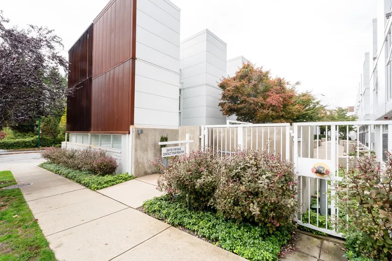 2208 WILLOW STREET - photo 1 of 25