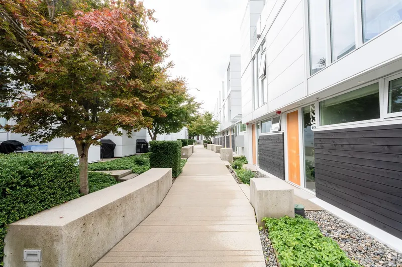 2208 WILLOW STREET - photo 2 of 25