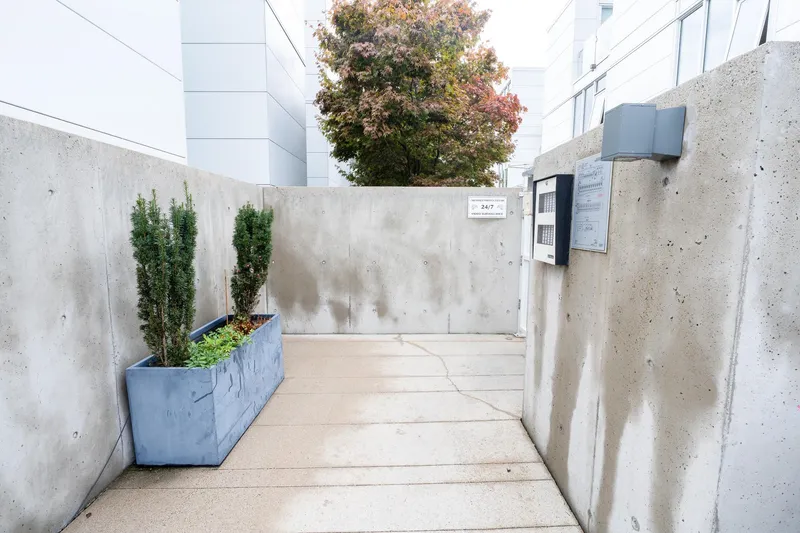 2208 WILLOW STREET - photo 3 of 25