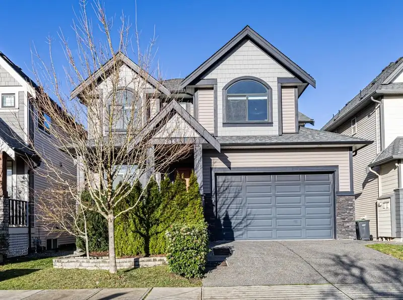 20653 85 AVENUE - photo 1 of 39