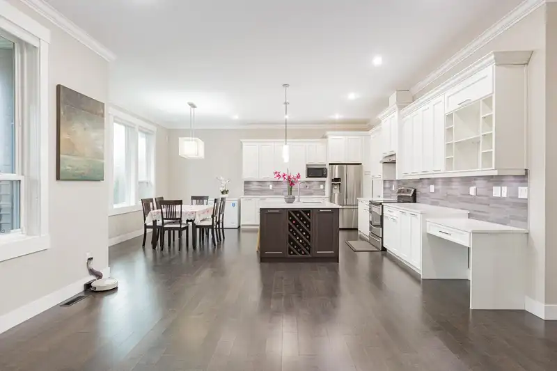 20653 85 AVENUE - photo 2 of 39