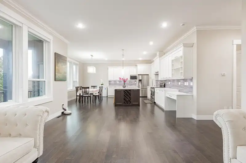 20653 85 AVENUE - photo 3 of 39