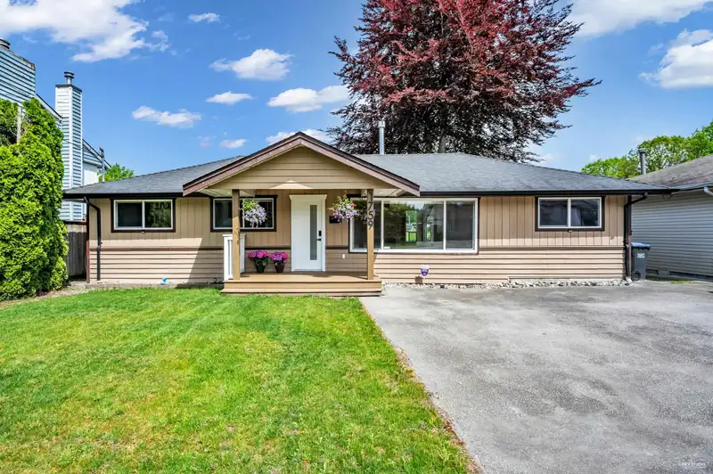 1759 MANNING AVENUE - photo 1 of 36