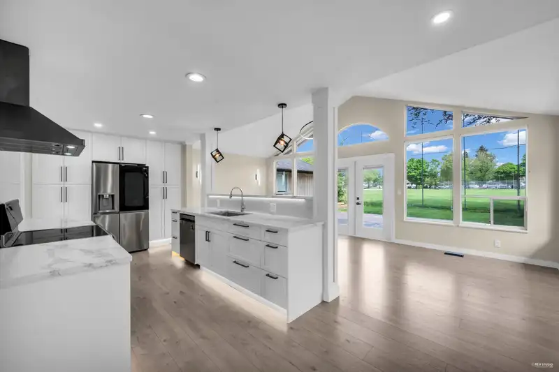 1759 MANNING AVENUE - photo 4 of 36