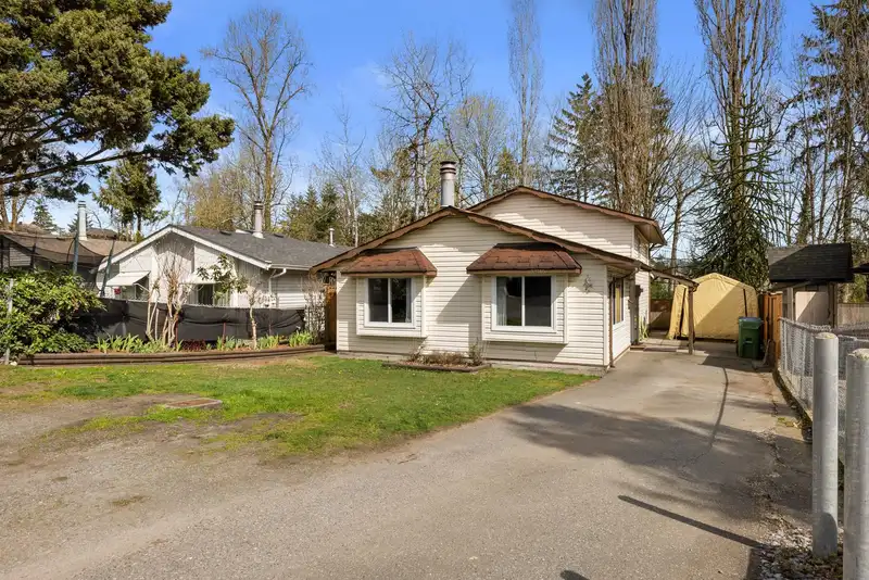 32516 ORIOLE CRESCENT - photo 1 of 33