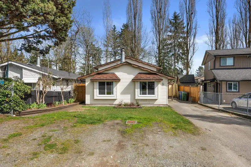 32516 ORIOLE CRESCENT - photo 2 of 33