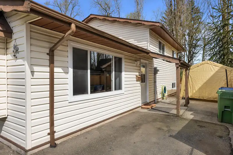 32516 ORIOLE CRESCENT - photo 4 of 33
