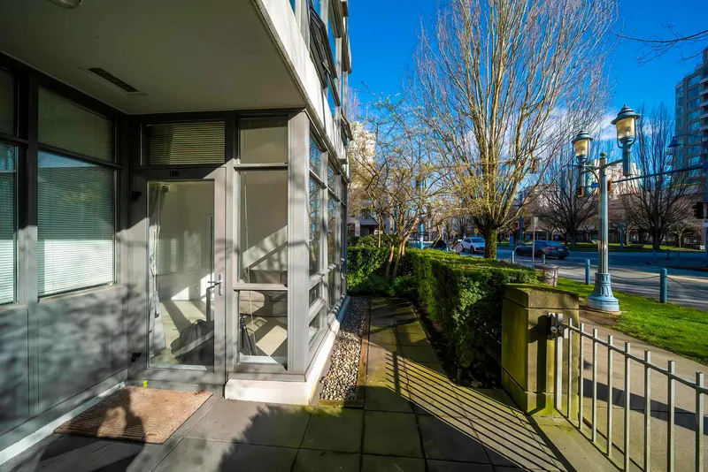 101 6331 BUSWELL STREET - photo 4 of 25