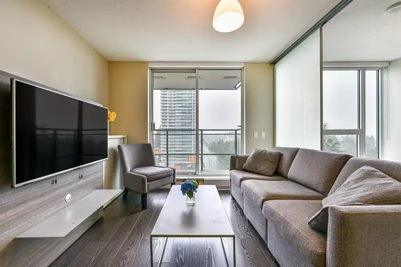 1205 13398 104 AVENUE - photo 2 of 22