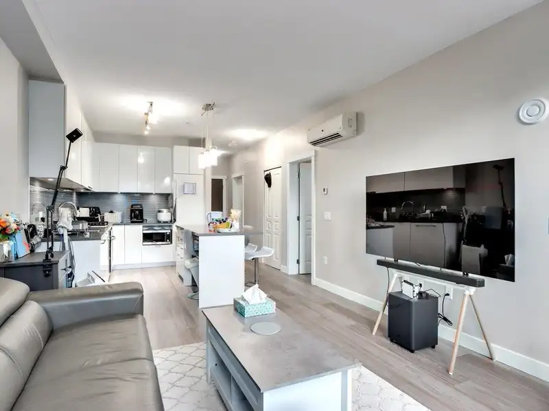 115 9399 ALEXANDRA ROAD - photo 4 of 19