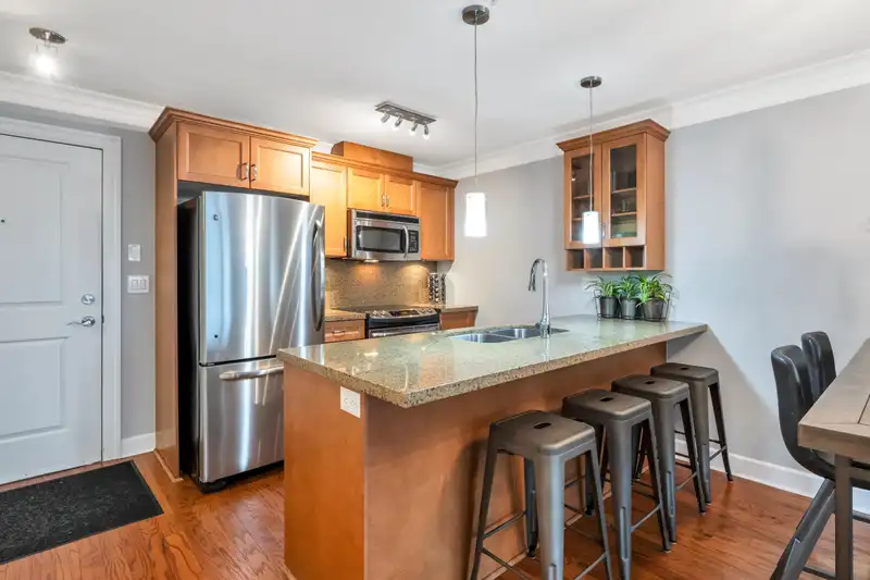206 15357 ROPER AVENUE - photo 1 of 33