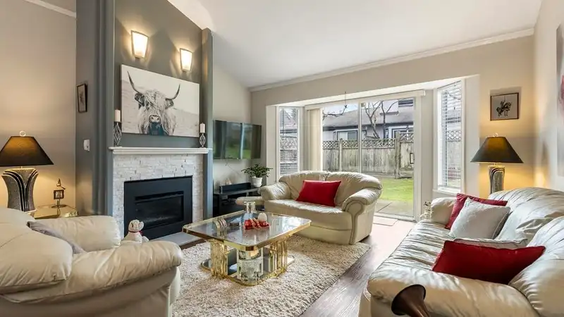 38 8567 164 STREET - photo 2 of 37