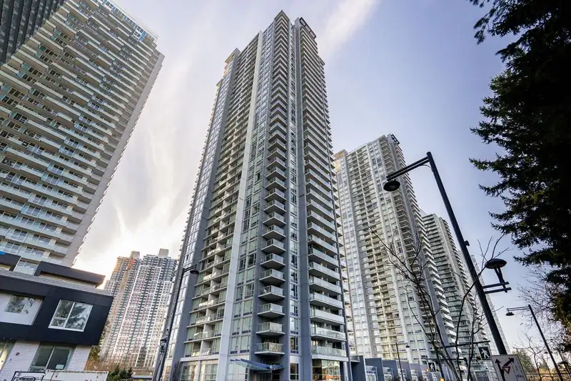 3709 13750 100 AVENUE - photo 1 of 37