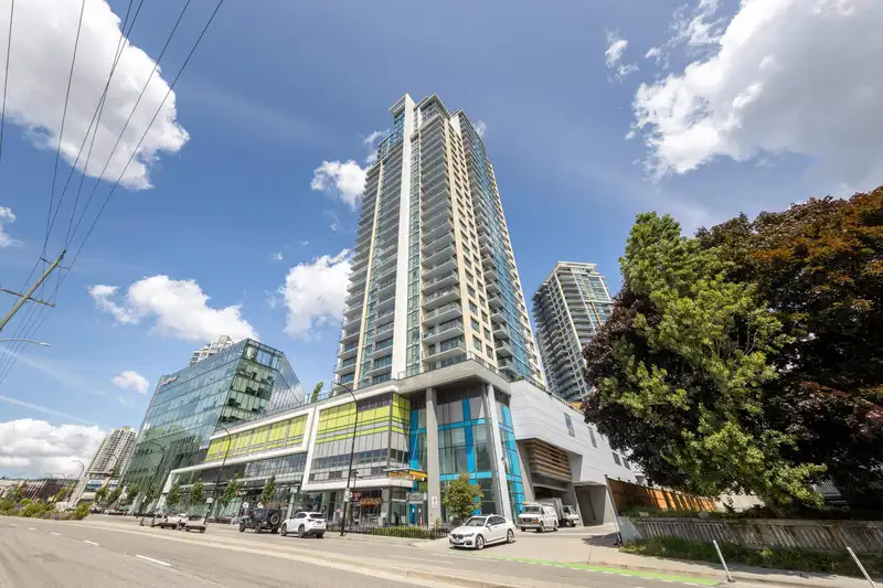 1210 7388 KINGSWAY - photo 1 of 34