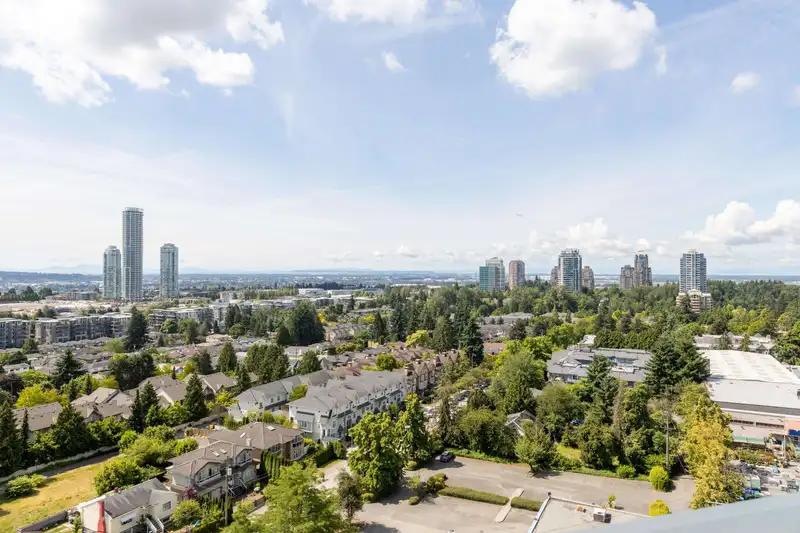 1210 7388 KINGSWAY - photo 3 of 34