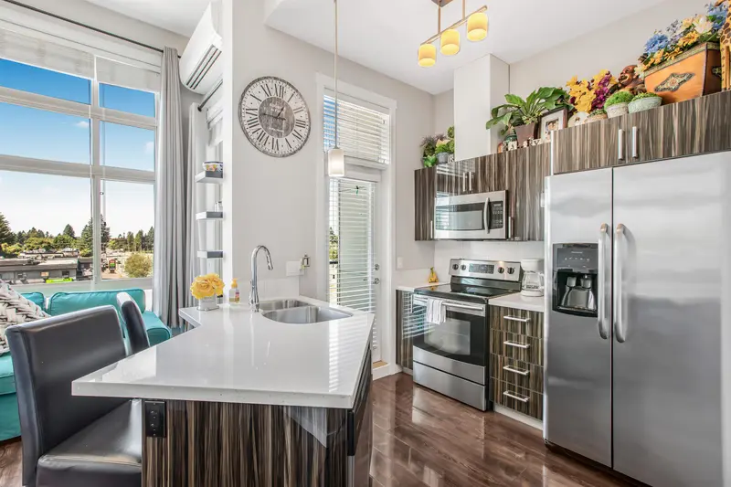 604 22318 LOUGHEED HIGHWAY - photo 2 of 25