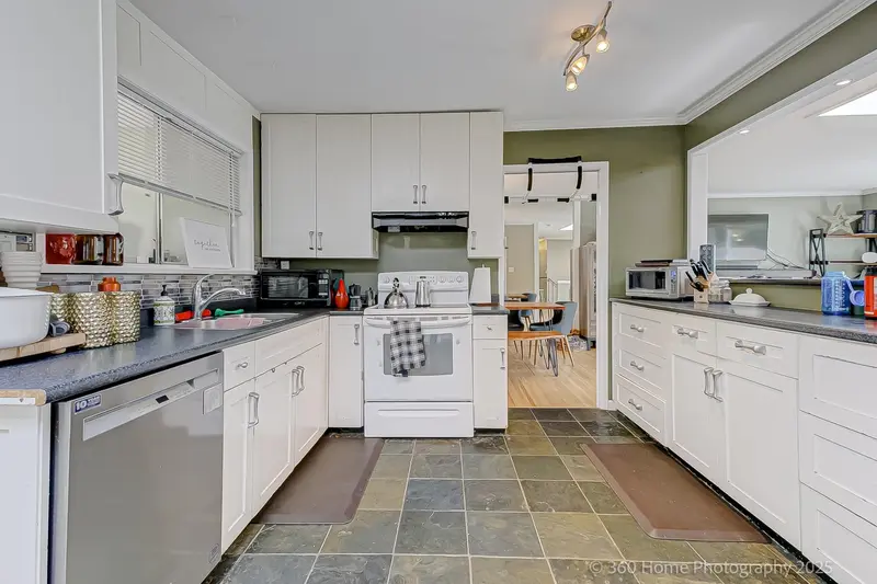 5105 8A AVENUE - photo 2 of 25