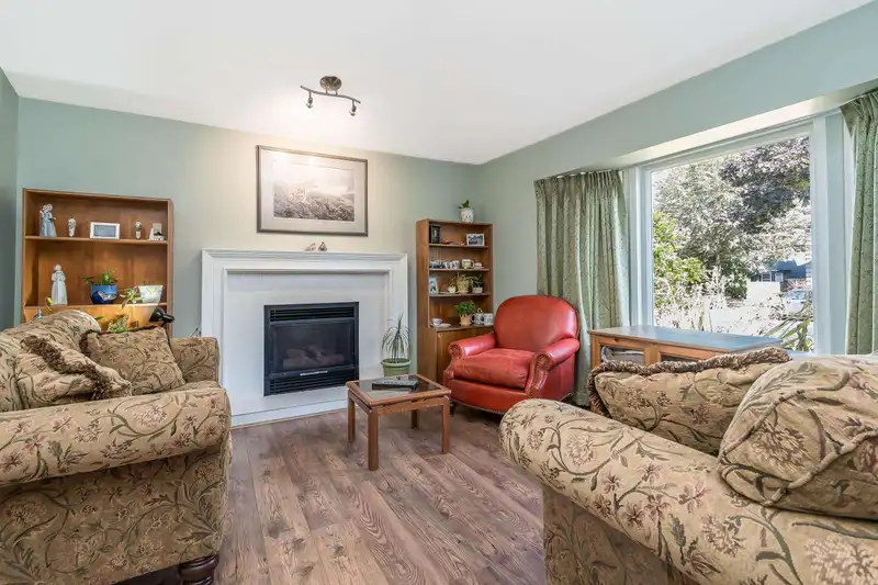 18156 CLAYTONWOOD CRESCENT - photo 4 of 38