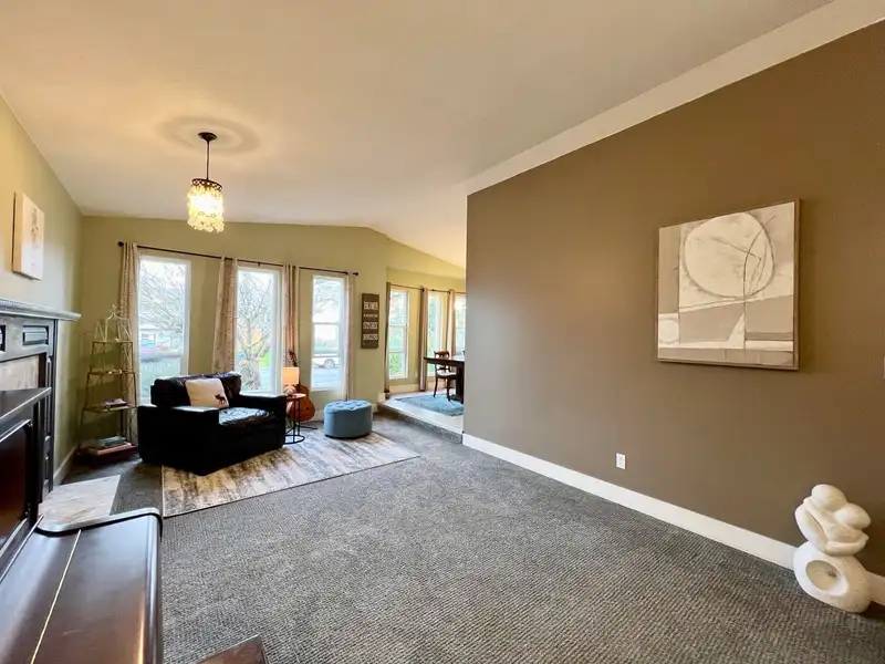 21244 95 AVENUE - photo 2 of 37