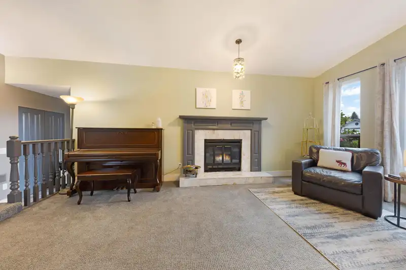21244 95 AVENUE - photo 3 of 37
