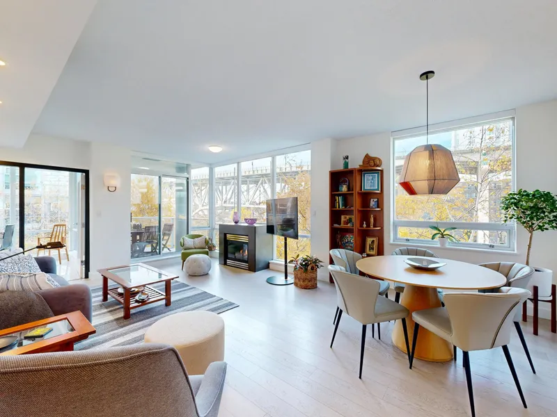 503 638 BEACH CRESCENT - photo 1 of 25