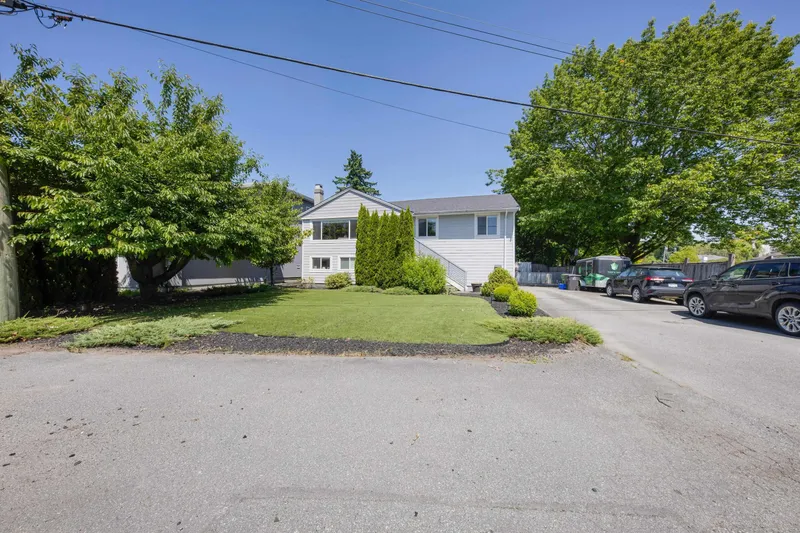 23177 WILLETT AVENUE - photo 2 of 25