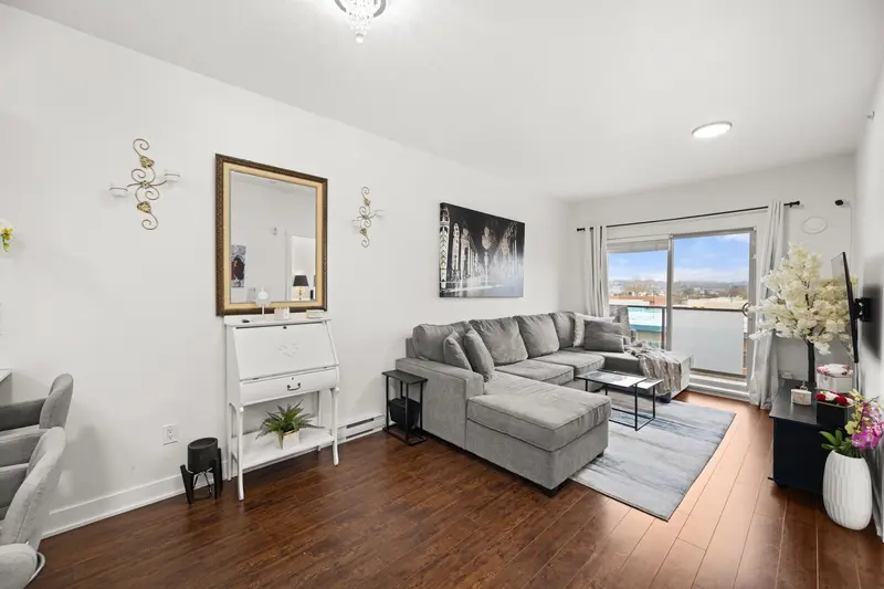 403 20460 DOUGLAS CRESCENT - photo 3 of 25