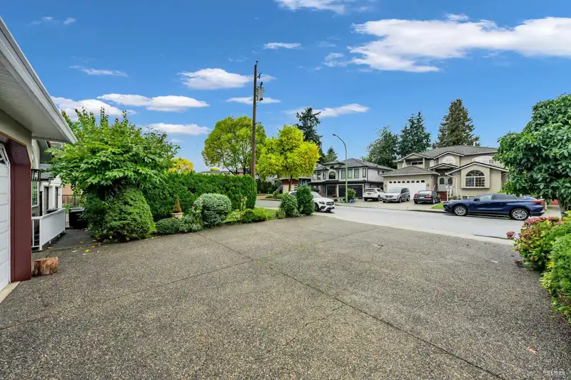 7866 14TH AVENUE - photo 2 of 29