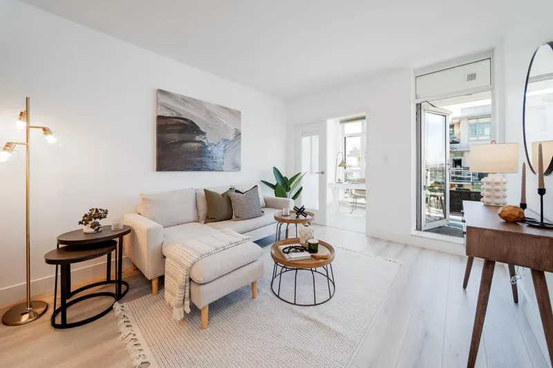 607 2228 W BROADWAY - photo 2 of 12