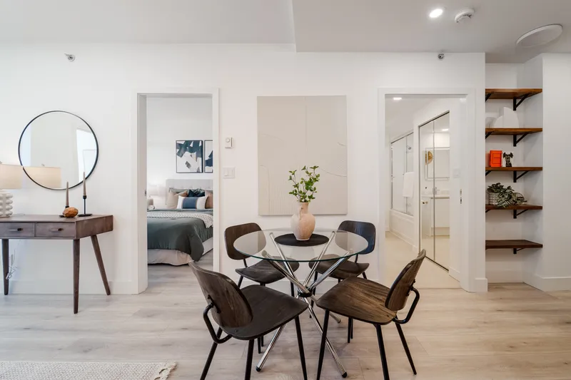 607 2228 W BROADWAY - photo 3 of 12