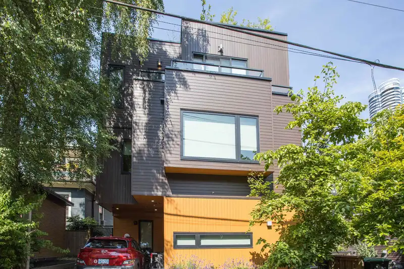 2 1152 COMOX STREET - photo 2 of 36