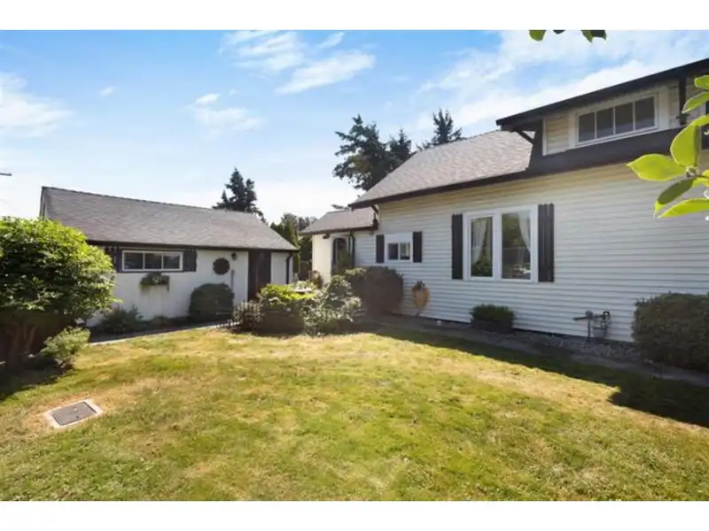 5690 RIVERSIDE STREET - photo 2 of 25