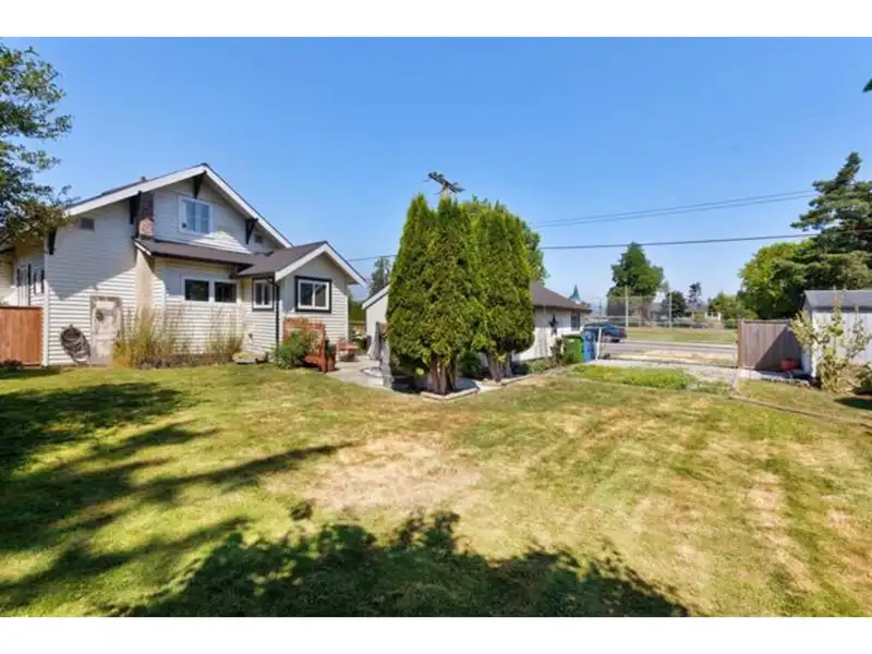 5690 RIVERSIDE STREET - photo 3 of 25