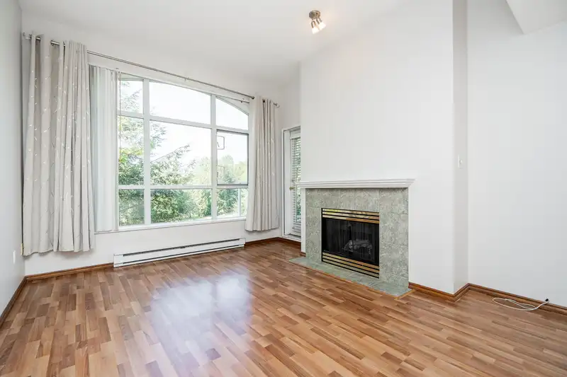 403 2559 PARKVIEW LANE - photo 2 of 40
