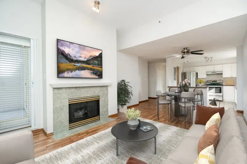 403 2559 PARKVIEW LANE - photo 3 of 40