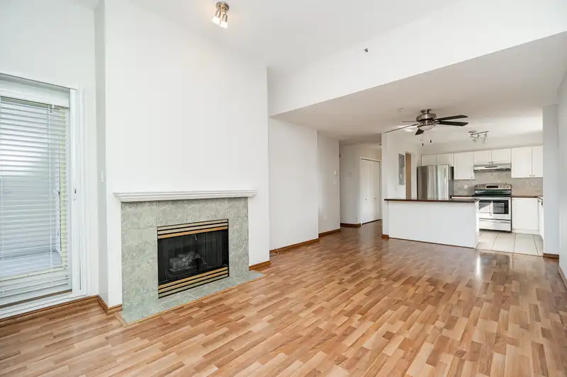 403 2559 PARKVIEW LANE - photo 4 of 40