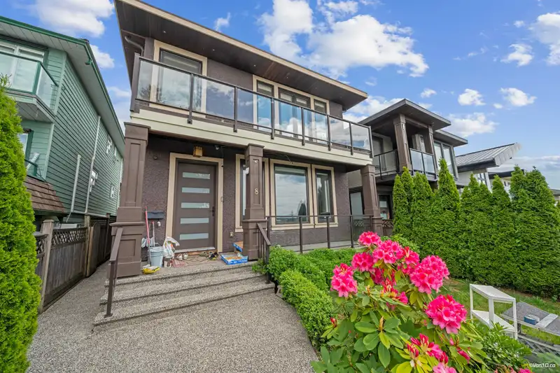 8 GLYNDE AVENUE - photo 3 of 40