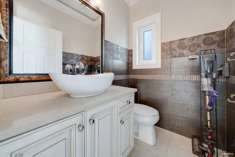 8 GLYNDE AVENUE - photo 4 of 40